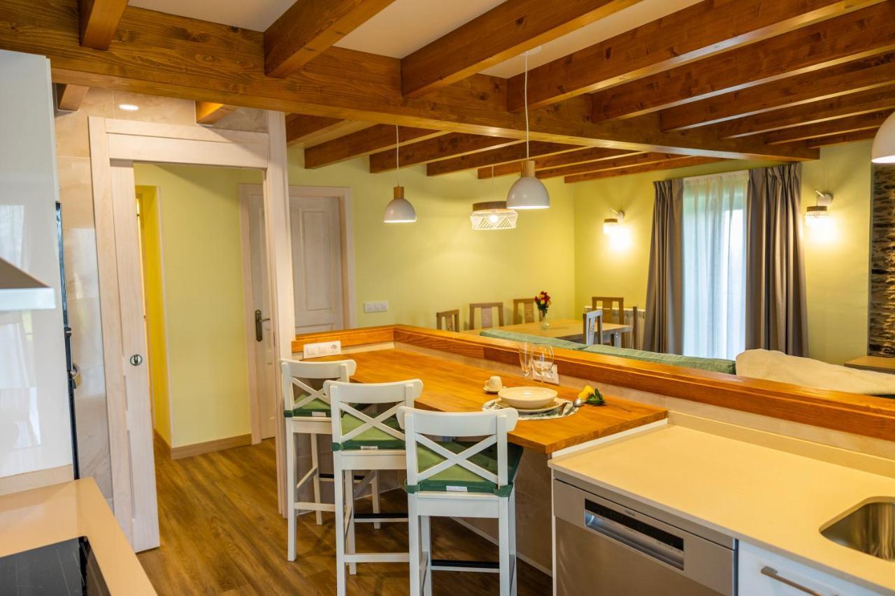 Apartamentos Casona Del Campo Navia Exteriör bild