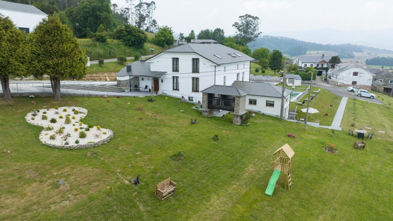 Apartamentos Casona Del Campo Navia Exteriör bild